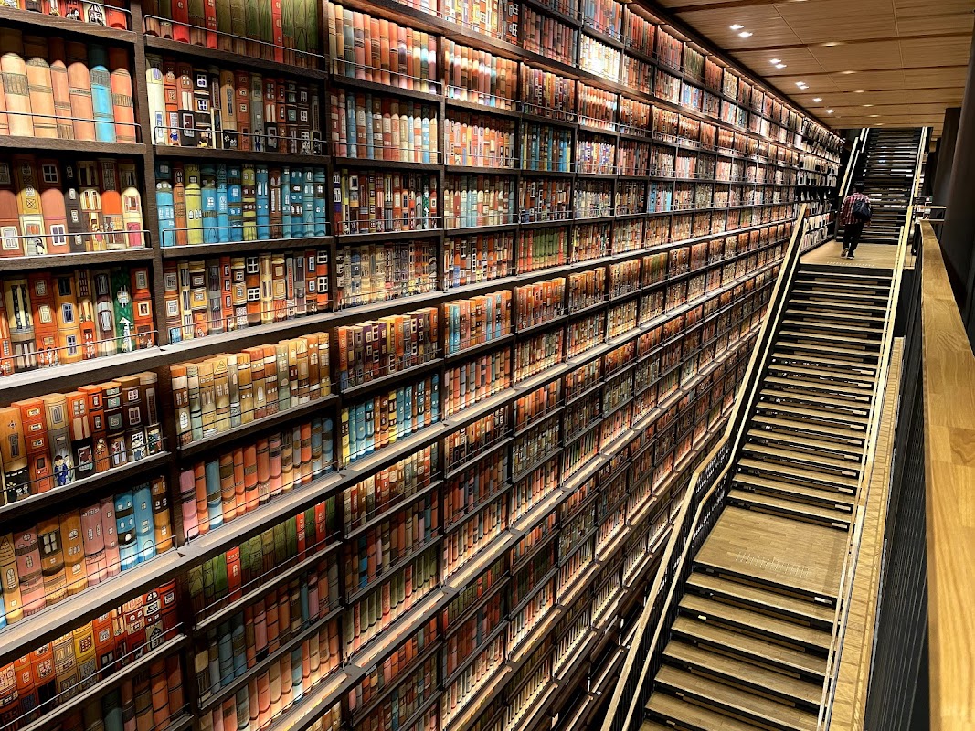 周南市立 徳山駅前図書館