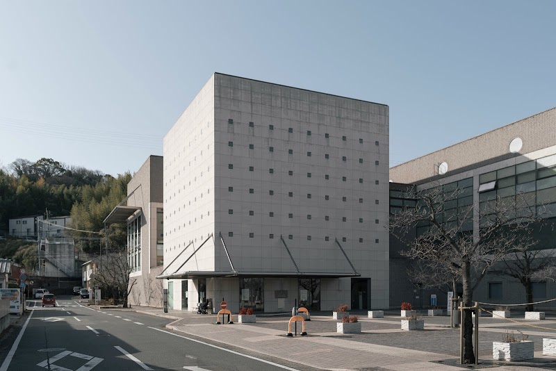 大分県立図書館