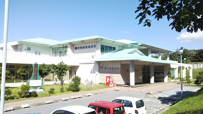 糸満市立中央図書館