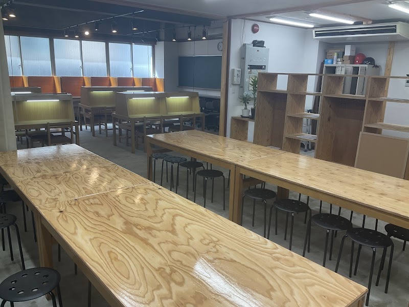 食事つき無料自習室「STUDY CAMP高知はりまやB.O」