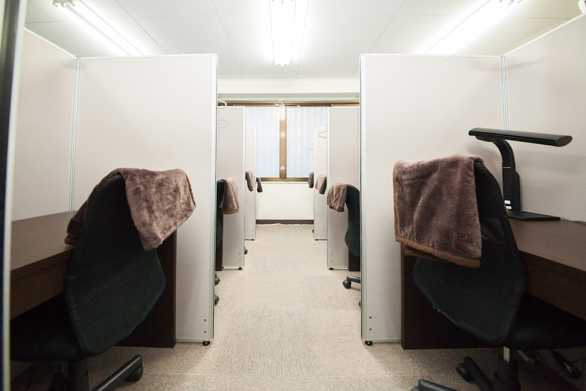 おとな自習室＜自習室うめだ 阪急梅田ほぼ駅前店＞