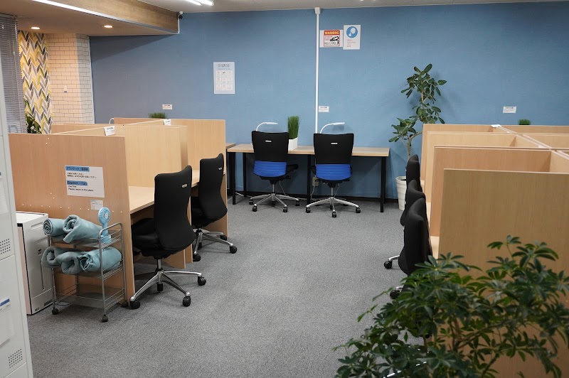 【徳島】自習室 Desk and Chair 二軒屋店