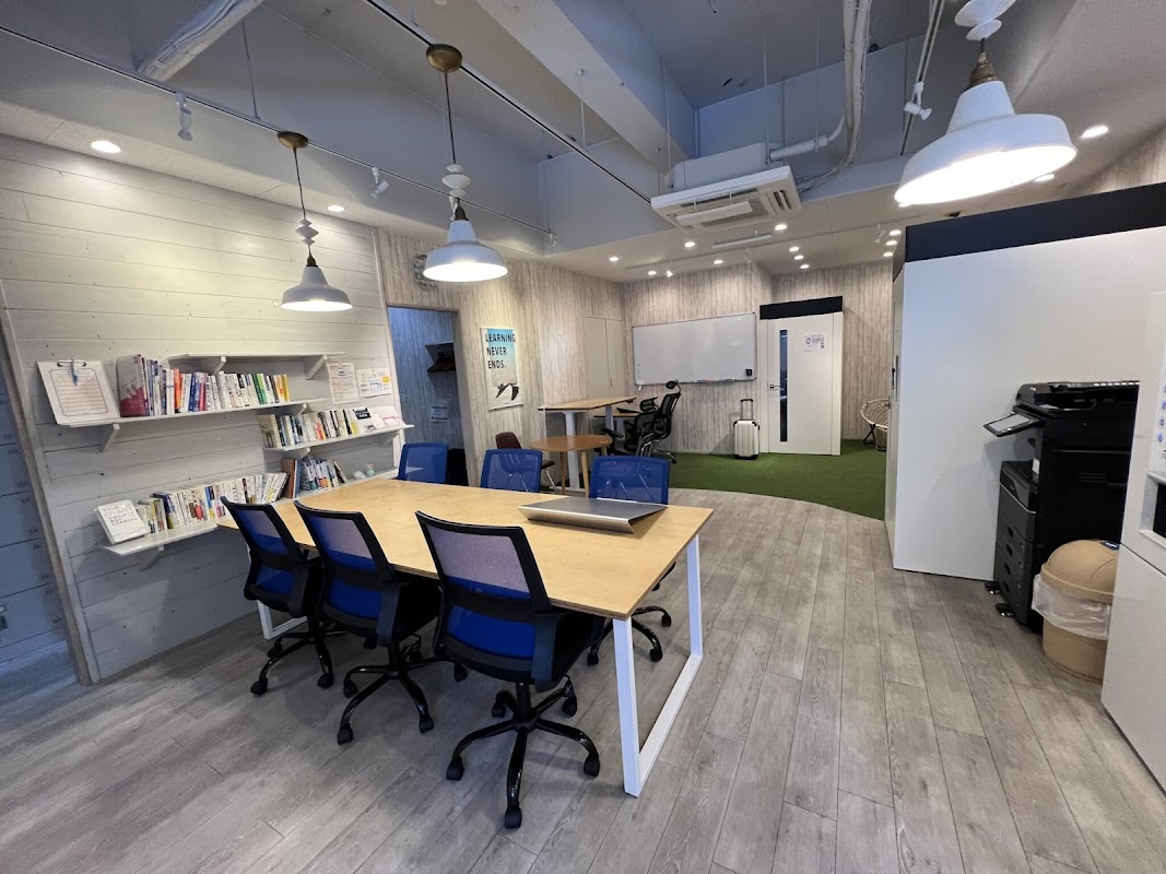 勉強カフェ大阪江坂ローソン店内｜自習室よりも勉強カフェ