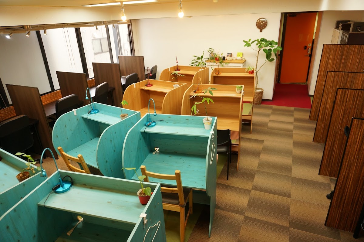会員制自習室 まち図書カフェ 八丁堀room